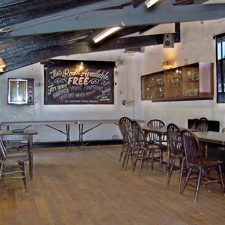 The Lion Brewery Hotel Ash  Exterior photo